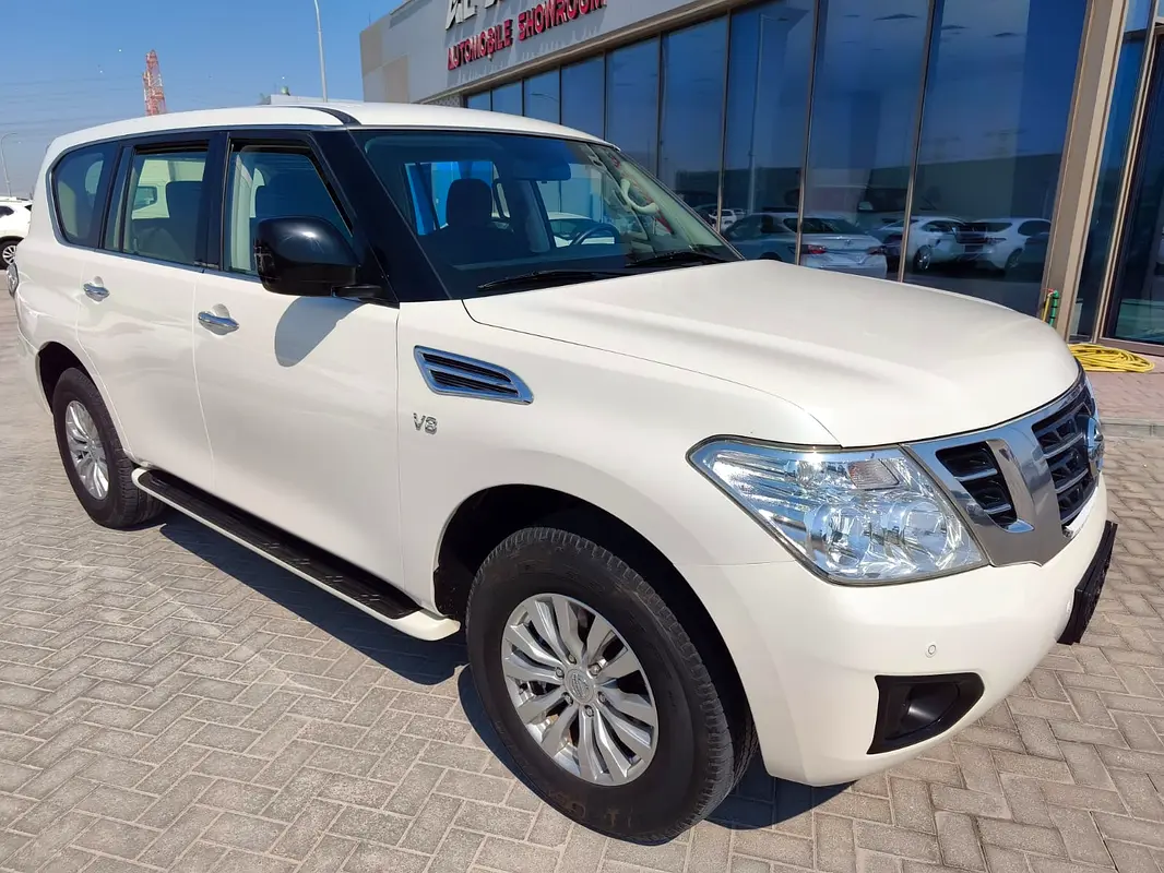 Nissan Patrol 2019 — photo 1 of 19