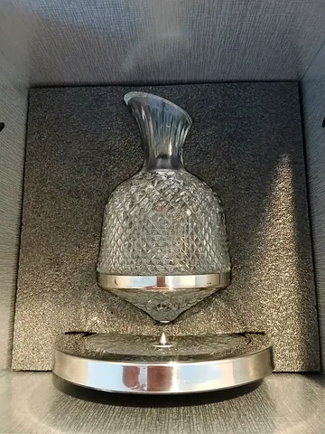 Luxury 360° Rotating Crystal Wine Decanter