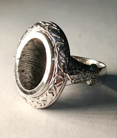 خاتم فضة بقطعة من ستارة الكعبة المشرفة