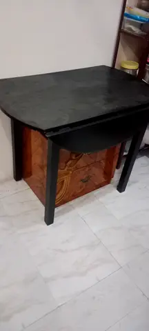 Folding wooden table round