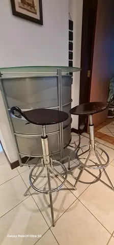 Bar for classic wines and expensive whisky