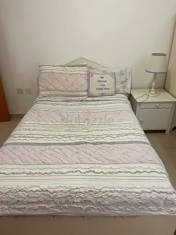 Full Jaccadi bedroom set (5 items) : Bed, mattress, bedside table, drawer chest, armoire
