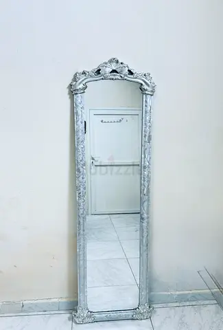 Elegant Vintage Full-Length Mirror with Intricate Design