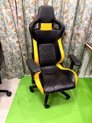 Corsair T1 Yellow/Black Gaming Chair