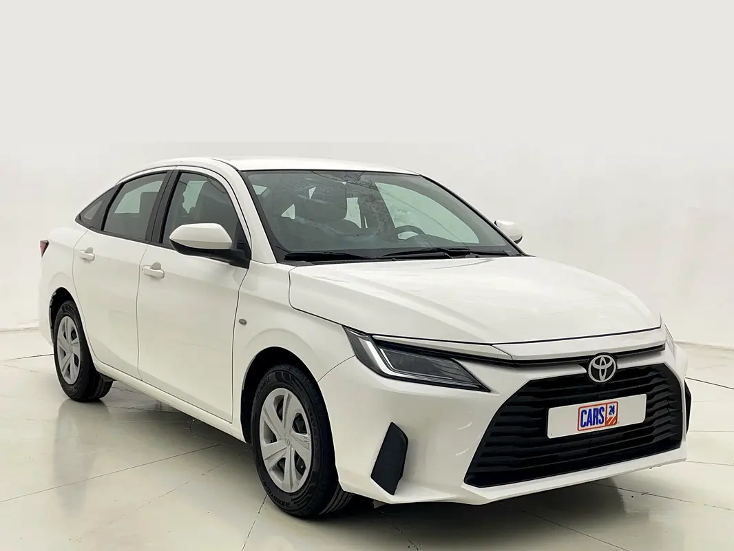 Toyota Yaris 2024 — photo 1 of 13