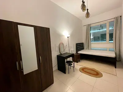 Spacious room + 2 mins walk to dmcc metro