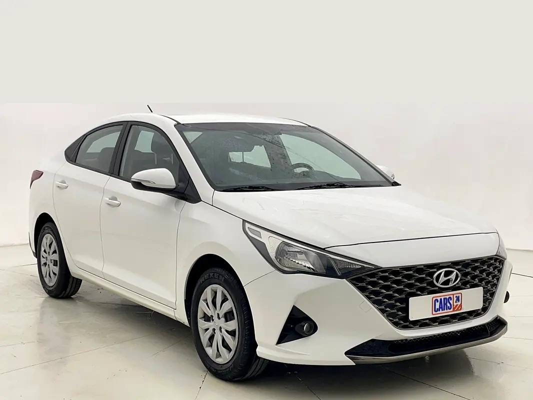 Hyundai Accent 2022 — photo 1 of 13
