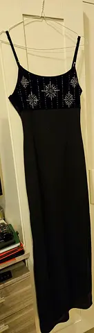 Elegant Black Evening Dress with Beaded Detail