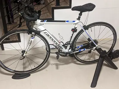 High-Performance Cannondale Road Bike - size 48, Excellent Condition