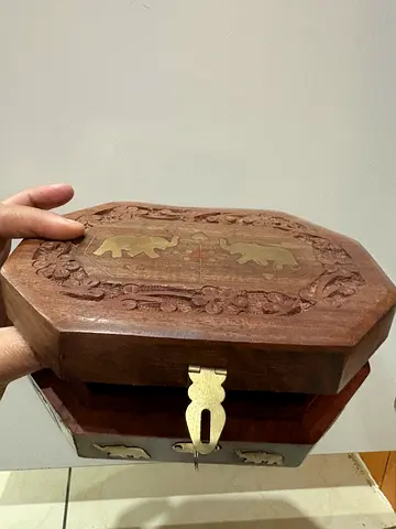 Jewelry box