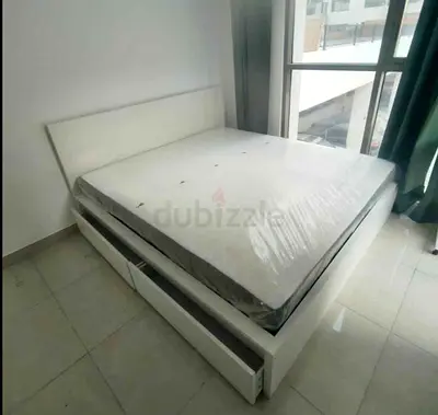 IKEA malam king‑size bed (180 × 200 cm) with 2 storage drawers underneath and an IKEA mattress