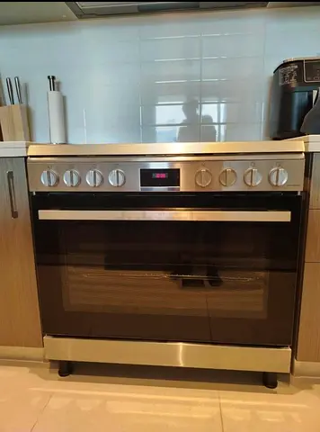 Bosch Latest model Gas cooker 90 by 60cm with fan