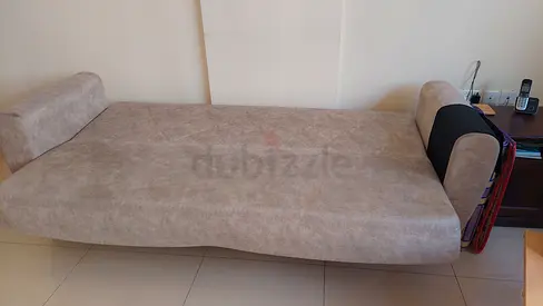 Comfortable Modern Sofa Bed in Neutral Tone