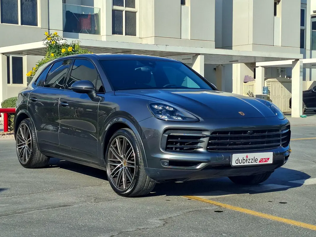 Porsche Cayenne 2019 — photo 1 of 15