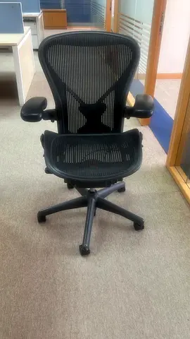 Herman miller Aeron size B fully loaded
