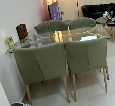 Modern Dining Table with Stylish Chairs