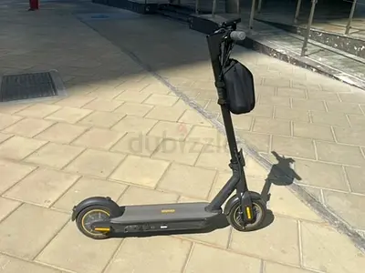 Segway Ninebot KickScooter Max G30(Excellent) + Phone Holder  Storage Bag