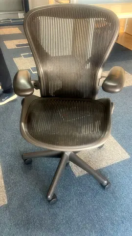 Herman miller Aeron size B fully loaded
