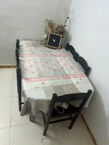 Dining Table with 6 chairs
