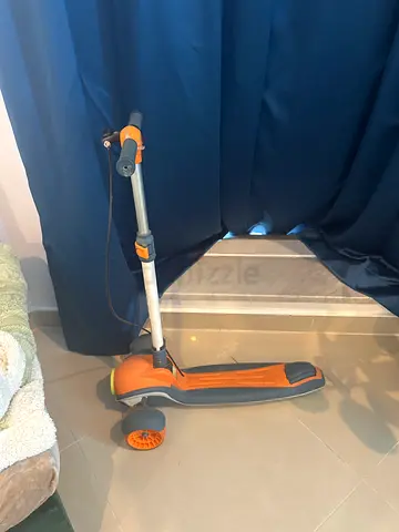 Children’s kick scooter