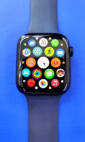 Apple watch SE 2022 - 44mm in great condition