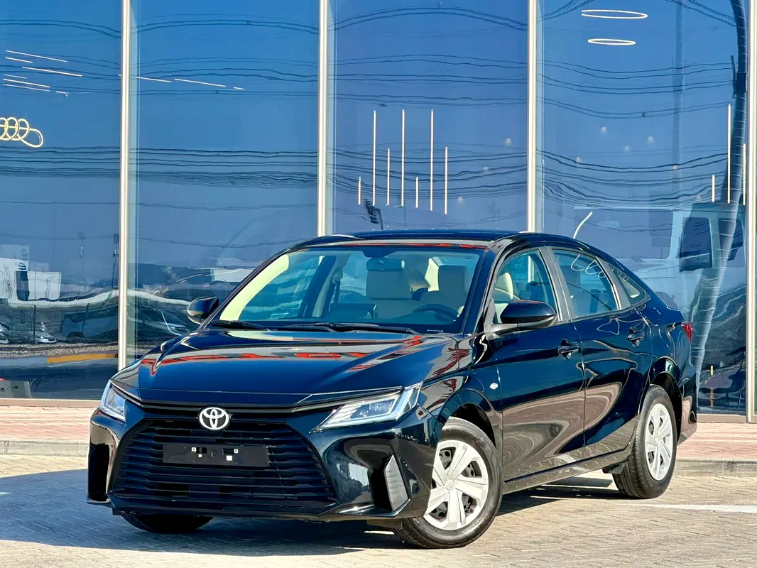 Toyota Yaris 2023 — photo 1 of 12