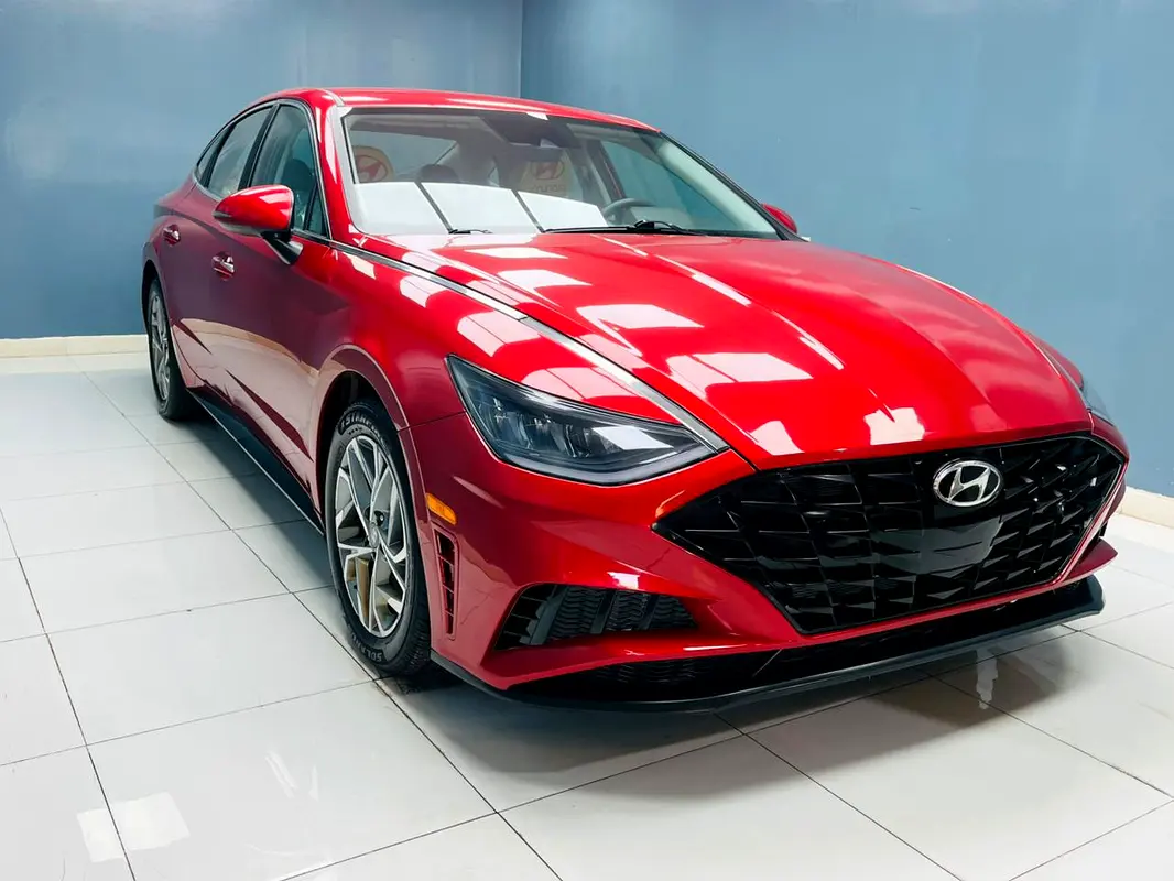 Hyundai Sonata 2020 — photo 1 of 17