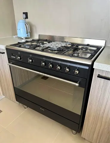SMEG Black 5 Burner Top gas oven electric cooker range size 90cm
