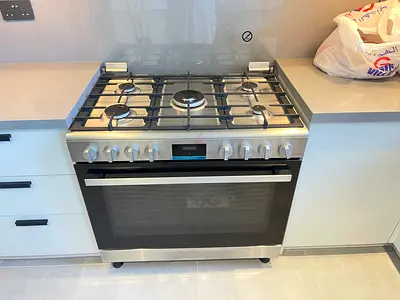 Bosch full gas cooker perfect working new model 5 burner with oven fan look same brand new