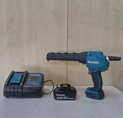 Makita DCG180 Silicon gun 18v