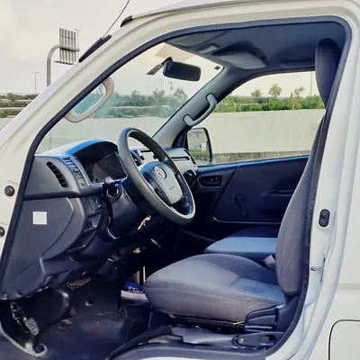 2015 Toyota HIACE — фото 5