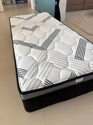 Cooltech Comfortable Queen Size Mattress for Sale brand new!