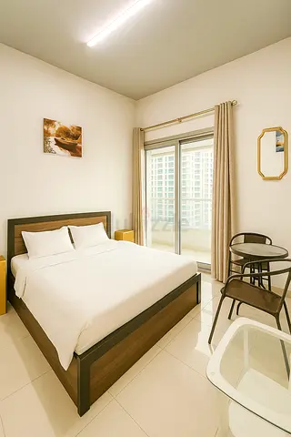 Ladies only, Double Room with Balcony and View| Dubai Marina/ JBR/JLT Near metro station.