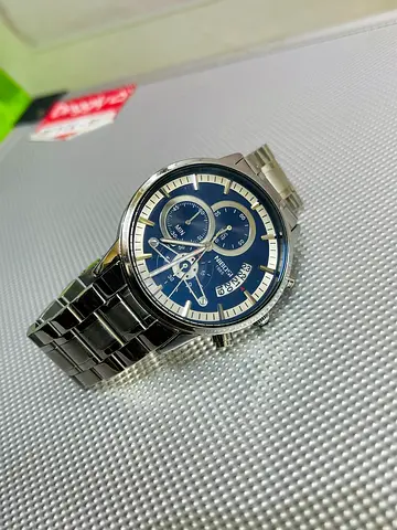 Stylish Men’s Watch with Sleek Design