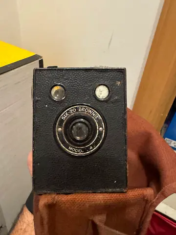 Kodak Six-20 Brownie Junior box camera, likely manufactured between 1934 and 1942
