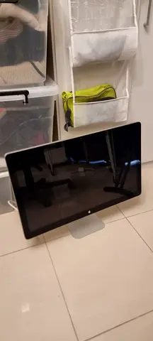 27 Apple Cinema Display Monitor
