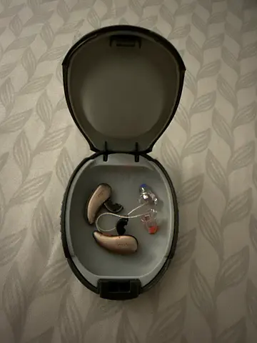 SIGNIA Hearing Aids with Carrying Case
