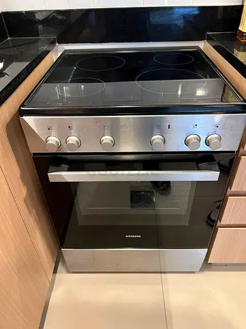 Siemens brand cooker full electrice with fan neat and clean 60/60 cm