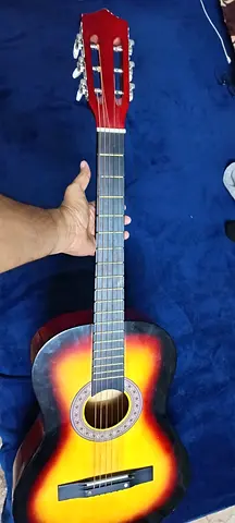 Used Acoustic Guitar in Excellent Condition