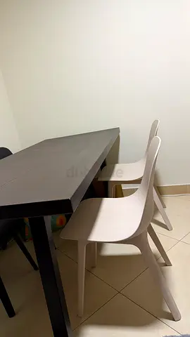 Modern Dining Table with Stylish Chairs