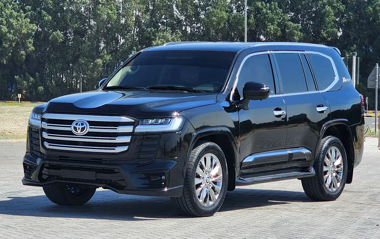 Toyota Land Cruiser 2012 — photo 1 of 18