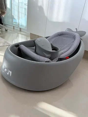 SkipHop Baby bathtub