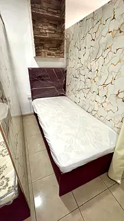 Half closed partition for male