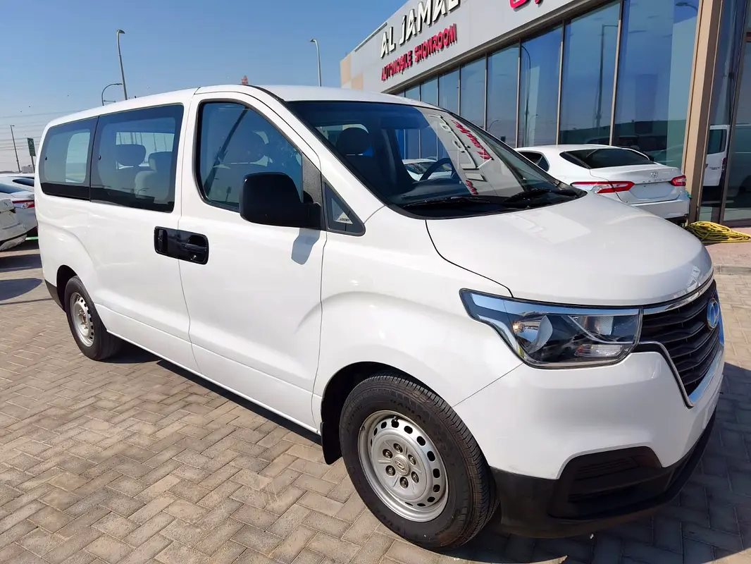 Hyundai H1 2019 — photo 1 of 20