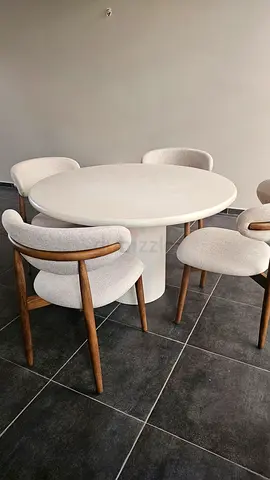 Elegant round Dining Table with Gloss MDF painted  Finish and Pedestal