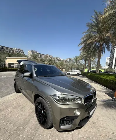 AMAZING, FRESHLY POLISHED BMW X5M – 2016 – 575 hp – Silver – GCC Specs – Excellent Condition
