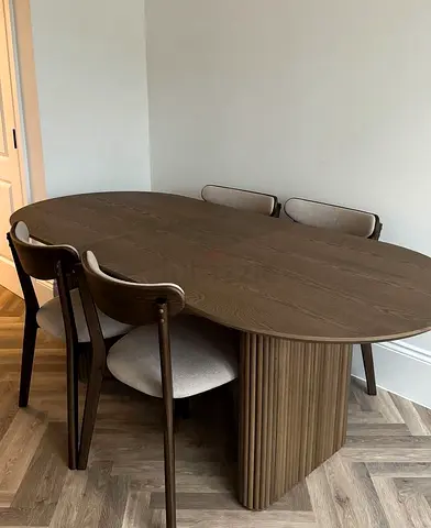 Luxury Oval MDF Finish Dining Table with Cylindrical Fluted Pedestal