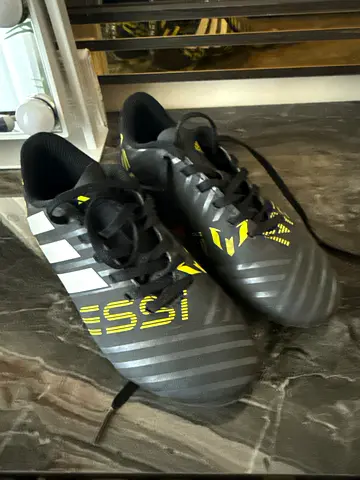 Football shoes uk 13 1/2