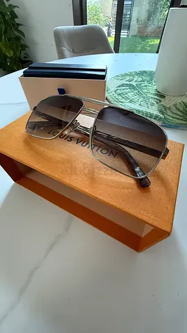 Authentic louis vuitton attitude sunglasses (pre owned)