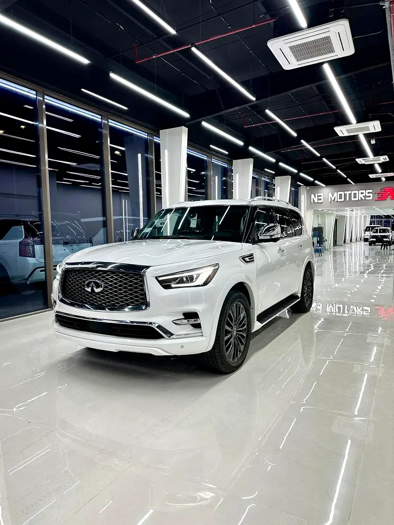 Infiniti QX80 2023 — photo 1 of 15